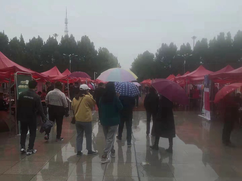 “雨中求賢，職等你來”農達生化參加中牟縣招才引智人才招聘會(圖3)