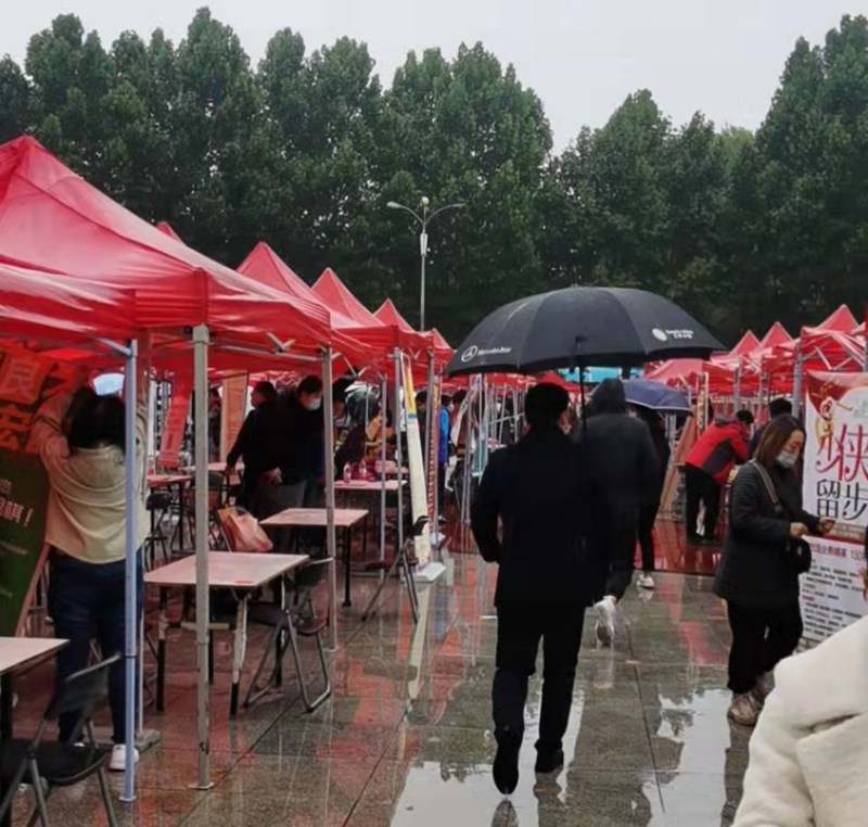 “雨中求賢，職等你來”農達生化參加中牟縣招才引智人才招聘會(圖2)